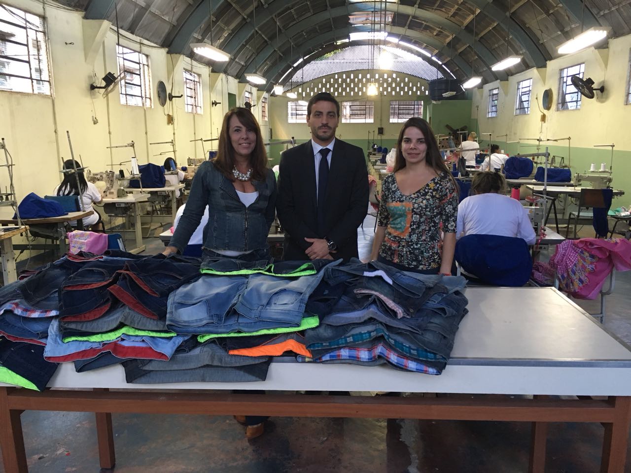 VEP doa material para apenadas do Talavera Bruce confeccionarem roupas para instituições
